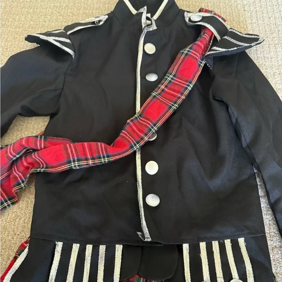 Kids Scottish Highland Costume - Black and Red - Picture 3 of 6